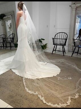 Elegant Strapless Mermaid Wedding Gown with Lace-Edged Veil - White